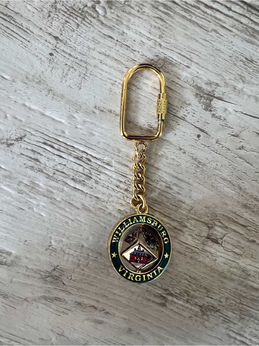 Williamsburg Virginia Vintage Gold-Tone Keychain with Medallion Spinner Souvenir